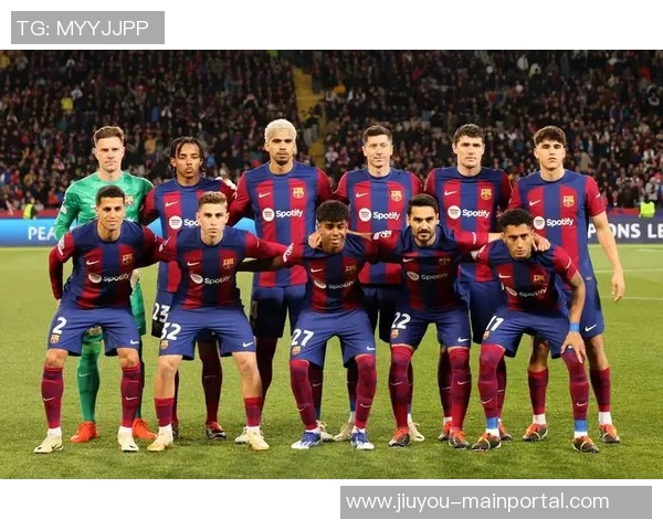 西甲经典对决曼联与巴黎圣日耳曼战成平局帽子戏法引发全场热烈反响