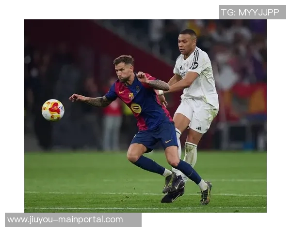 足总杯精彩对决里昂绝杀巴萨引爆全场激情时刻解析